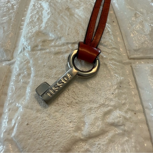 FOSSIL Silver KEY Brown LEATHER Strap key fob bag charm keychain hang tag - Picture 3 of 6